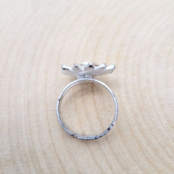3/$20 Vintage White Flower Clear Stones Adjustable ring - Picture 4 of 7